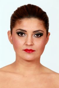 11-04-2013 ONDERWIJS; HAARLEMSE AKADEMIE HAD WEER FOTOSESSIE VOOR VISAGIE OPLEIDING. Dit keer was de foto opdracht  Donkere huid make up en Catwalk make up.
foto: Albert den Iseger