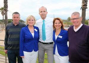 28-04-2014 SHOWBIZZ; FRANS EN MARISKA BAUER VIEREN VAKANTIE IN ZUID FRANKRIJK. Maar ze namen wel 104 fans mee om samen te genieten van 1 week aan de Cote de Azur. 
foto: Albert den Iseger.