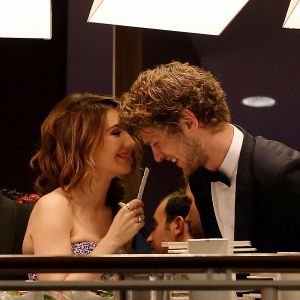 01-04-2014 SHOWBIZZ; CARICE VAN HOUTEN EN KEES VAN NIEUWKERK WONEN SAMEN. De 37 jarige actrice en de 12 jaar jongere filmaker Kees maakten vorig jaar Oktober bekend al enige maanden samen te zijn. Nu zijn ze gaan samen wonen in de Amsterdamse PIJP. Nu kunnen Matthijs en zijn vrouw op de fiets op visite naar het jonge paar.
foto: Albert den Iseger