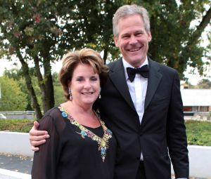 30-04-2014 SHOWBIZZ; CATHERINE KEIJL SLEEPT EX PARTNER MAURITS REGENBOOG VOOR DE RECHTER.
Catherine Keyl gaat voor de tweede keer achter haar ex Maurits Regenboog aan en sleept hem voor het gerecht.
Toen ze nog samen waren wilde Maurits een bedrijf starten, dus hielp Catherine hem door aandelen in het bedrijf te kopen. Maar Maurits startte een ander bedrijf en volgens Catherine heeft ze nooit meer iets van haar geld teruggezien, dus wil ze een rechtszaak starten.
Het gaat om een flink bedrag, maar om hoeveel precies wil de 67-jarige presentatrice/journalist niet kwijt. Tijdschrift Quote meldde eerder dat het gaat het om 175.000 euro.
Catherine en Maurits gingen in 2008 na een relatie van zeven jaar uit elkaar.
foto: Albert den Iseger
