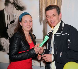 28-04-2014 SHOWBIZZ; FRANS EN MARISKA BAUER VIEREN VAKANTIE IN ZUID FRANKRIJK. Maar ze namen wel 104 fans mee om samen te genieten van 1 week aan de Cote de Azur. 
foto: Albert den Iseger.