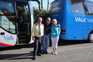 28-04-2014 SHOWBIZZ; FRANS EN MARISKA BAUER VIEREN VAKANTIE IN ZUID FRANKRIJK. Maar ze namen wel 104 fans mee om samen te genieten van 1 week aan de Cote de Azur. 
foto: Albert den Iseger.