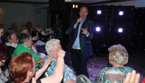 28-04-2014 SHOWBIZZ; FRANS EN MARISKA BAUER VIEREN VAKANTIE IN ZUID FRANKRIJK. Maar ze namen wel 104 fans mee om samen te genieten van 1 week aan de Cote de Azur. 
foto: Albert den Iseger.