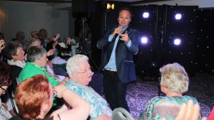 28-04-2014 SHOWBIZZ; FRANS EN MARISKA BAUER VIEREN VAKANTIE IN ZUID FRANKRIJK. Maar ze namen wel 104 fans mee om samen te genieten van 1 week aan de Cote de Azur. 
foto: Albert den Iseger.