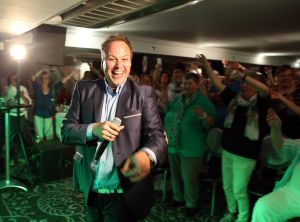 28-04-2014 SHOWBIZZ; FRANS EN MARISKA BAUER VIEREN VAKANTIE IN ZUID FRANKRIJK. Maar ze namen wel 104 fans mee om samen te genieten van 1 week aan de Cote de Azur. 
foto: Albert den Iseger.