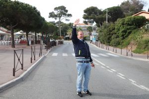 28-04-2014 SHOWBIZZ; FRANS EN MARISKA BAUER VIEREN VAKANTIE IN ZUID FRANKRIJK. Maar ze namen wel 104 fans mee om samen te genieten van 1 week aan de Cote de Azur. 
foto: Albert den Iseger.