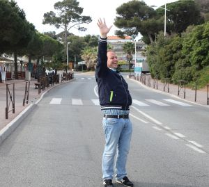 28-04-2014 SHOWBIZZ; FRANS EN MARISKA BAUER VIEREN VAKANTIE IN ZUID FRANKRIJK. Maar ze namen wel 104 fans mee om samen te genieten van 1 week aan de Cote de Azur. 
foto: Albert den Iseger.