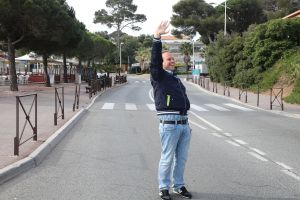 28-04-2014 SHOWBIZZ; FRANS EN MARISKA BAUER VIEREN VAKANTIE IN ZUID FRANKRIJK. Maar ze namen wel 104 fans mee om samen te genieten van 1 week aan de Cote de Azur. 
foto: Albert den Iseger.
