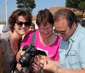 23-04-2014 SHOWBIZZ: FRANS EN MARISKA BAUER OP VAKANTIE AAN DE COTE DE AZUR.
Samen lekker even een weekje niks, gewoon gezellig lekker eten, slapen bij Van der Valk in Saint Aygulf en slenteren op het strand, maar we vergeten niet onze fans. Daarom nemen we gewoon 104 echte BAUER fans mee naar Zuid Frankrijk. Prive vloog mee en maakte een mooie reportage.
foto: Albert den Iseger.