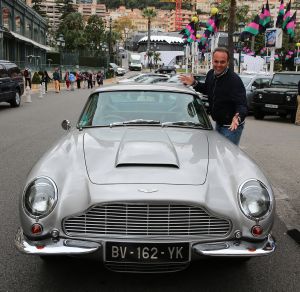 23-04-2014 SHOWBIZZ: FRANS EN MARISKA BAUER OP VAKANTIE AAN DE COTE DE AZUR.
Samen lekker even een weekje niks, gewoon gezellig lekker eten, slapen bij Van der Valk in Saint Aygulf en slenteren op het strand, maar we vergeten niet onze fans. Daarom nemen we gewoon 104 echte BAUER fans mee naar Zuid Frankrijk. Prive vloog mee en maakte een mooie reportage.
foto: Albert den Iseger.