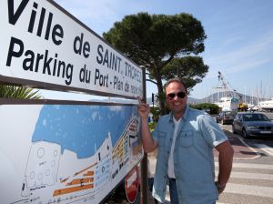 23-04-2014 SHOWBIZZ: FRANS EN MARISKA BAUER OP VAKANTIE AAN DE COTE DE AZUR.
Samen lekker even een weekje niks, gewoon gezellig lekker eten, slapen bij Van der Valk in Saint Aygulf en slenteren op het strand, maar we vergeten niet onze fans. Daarom nemen we gewoon 104 echte BAUER fans mee naar Zuid Frankrijk. Prive vloog mee en maakte een mooie reportage.
foto: Albert den Iseger.