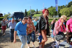 28-04-2014 SHOWBIZZ; FRANS EN MARISKA BAUER VIEREN VAKANTIE IN ZUID FRANKRIJK. Maar ze namen wel 104 fans mee om samen te genieten van 1 week aan de Cote de Azur. 
foto: Albert den Iseger.