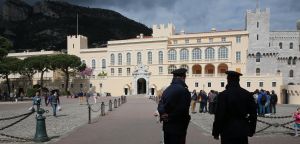 30-04-2014 SHOWBIZZ; FRANS_MARISKA EN DORUS BAUER IN MONTE CARLO MET 104 FANS.
foto: Albert den Iseger