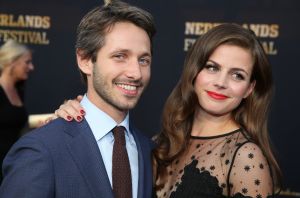 18-09-2016 SHOWBIZZ; ELISE SCHAAP EN PARTNER WOUTER DE JONG GENIETEN VAN RUXANDRA. Elise Schaap speelt in de TV Serie Familie Kruijs, RUXANDRA. Een van de mooiste rollen ooit gespeeld, maar in het dagelijks leven zal ik niet zeggen dat ik een saai leven heb, ik ben een burgervolk in hart en nieren, aldus Elise.
foto: Albert den Iseger