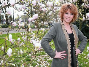 14-04-2016 SHOWBIZZ; MYRNA GOOSSENS GAAT COMMERCIEEL OP DE BANK.
foto: Albert den Iseger