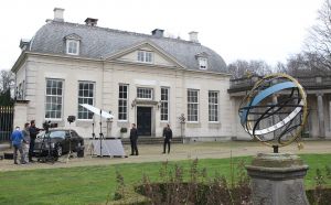 03-04-2017 SHOWBIZZ; GERARD JOLING EN TINO MARTIN MAKEN VIDEO CLIP. Gerard en Tino hebben samen het nummer LAAT ME LEVEN ingezongen en daarbij hoort natuurlijk een videoclip. Deze werd gemaakt op landgoed HUIS DE VOORST in EEFDE.
Het is werkelijk een prachtig nummer geworden en Gerard en Tino zijn er erg blij mee.
10 April a.s.komt het nummer uit en is de video clip te zien.
foto: Albert den Iseger