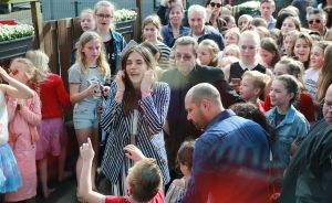 08-04-2018 SHOWBIZZ; MAAN DE STEENWINKEL BEGINT ZOMER MET EIGEN IJSMAANCARONS. Maan heeft deze zomer haar eigen Maanijscarons in wel 3 verschillende smaken. Ijssalon DI FIORENTINA te Heiloo verkoopt ze.
foto: Albert den Iseger
