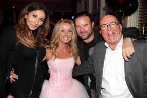 13-04-2019 SHOWBIZZ; HANS KLOK NEEMT AFSCHEID VAN VRIENDEN EN FAMILIE MET FEESTJE IN BLOEMENDAAL, NU NAAR LAS VEGAS. Hans en zijn partner Dann gaan binnenkort naar Las Vegas, een nieuwe toekomst en een nieuwe uitdaging. foto: Albert den Iseger