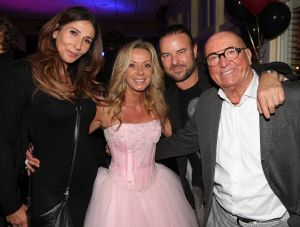 13-04-2019 SHOWBIZZ; HANS KLOK NEEMT AFSCHEID VAN VRIENDEN EN FAMILIE MET FEESTJE IN BLOEMENDAAL, NU NAAR LAS VEGAS. Hans en zijn partner Dann gaan binnenkort naar Las Vegas, een nieuwe toekomst en een nieuwe uitdaging. foto: Albert den Iseger