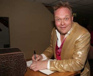 13-04-2019 SHOWBIZZ; HANS KLOK NEEMT AFSCHEID VAN VRIENDEN EN FAMILIE MET FEESTJE IN BLOEMENDAAL, NU NAAR LAS VEGAS. Hans en zijn partner Dann gaan binnenkort naar Las Vegas, een nieuwe toekomst en een nieuwe uitdaging. foto: Albert den Iseger