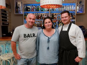 22-04-2021 SHOWBIZZ; NATHALIE HAZES HEEFT HET GELUKKIG NAAR HAAR ZIN IN MOOI SPANJE. Nathalie en haar partner Remco hebben het prima naar hun zin in Spanje.Ze hadden een heel mooi horeca bedrijf maar ondertussen is dit verkocht. Remco heeft zijn schoonmaak bedrijf nog in Amsterdam en dat draait top aldus Nathalie. Ze hebben een heerlijk leven in Spanje, hun zoon Duncan woont vlak bij hun en heeft een andere baan. Over de veel besproken docu HAZES  is Nathalie kort, ik kijk er niet naar en wil er niks mee te maken hebben. Ondanks dat andere media daar anders over berichten is dit de waarheid. Laat ons maar lekker hier onder de Spaanse zon met rust.
foto: Albert den Iseger
