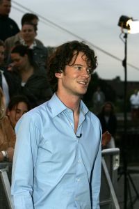 25-08-2005 SHOWBIZZ; BIG BROTHER IS BEGONNEN GISTEREN WAS DE KICK OFF IN AALSMEER. Chantal-Dido-Rob-Lieske-Ingrid-Roel-Joost-Linda-Menno-Tanja-Nathalie en Rikkert dat zijn de nieuwe bewoners van het prachtige Big Brother huis wat is gebouwd op het terrein van studio Aalsmeer. Vanavond sloot de deur achter de 12 deelnemers van de race om het grote geld. Na 3 maanden zullen we weten wie de gelukkige zal zijn en de buit mag ontvangen.Ruud de Wild en Bridget Maasland zullen gedurende deze periode de mensen zijn die ons elke dag op de hoogte gaan houden van wat er plaats vindt in het Big Brother huis.Ook de zwangere Tanja was vast beraden om in het huis te gaan bevallen.
foto: Albert den Iseger.