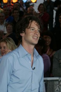25-08-2005 SHOWBIZZ; BIG BROTHER IS BEGONNEN GISTEREN WAS DE KICK OFF IN AALSMEER. Chantal-Dido-Rob-Lieske-Ingrid-Roel-Joost-Linda-Menno-Tanja-Nathalie en Rikkert dat zijn de nieuwe bewoners van het prachtige Big Brother huis wat is gebouwd op het terrein van studio Aalsmeer. Vanavond sloot de deur achter de 12 deelnemers van de race om het grote geld. Na 3 maanden zullen we weten wie de gelukkige zal zijn en de buit mag ontvangen.Ruud de Wild en Bridget Maasland zullen gedurende deze periode de mensen zijn die ons elke dag op de hoogte gaan houden van wat er plaats vindt in het Big Brother huis.Ook de zwangere Tanja was vast beraden om in het huis te gaan bevallen.
foto: Albert den Iseger.