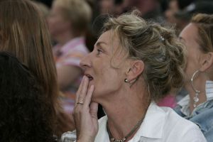 25-08-2005 SHOWBIZZ; BIG BROTHER IS BEGONNEN GISTEREN WAS DE KICK OFF IN AALSMEER. Chantal-Dido-Rob-Lieske-Ingrid-Roel-Joost-Linda-Menno-Tanja-Nathalie en Rikkert dat zijn de nieuwe bewoners van het prachtige Big Brother huis wat is gebouwd op het terrein van studio Aalsmeer. Vanavond sloot de deur achter de 12 deelnemers van de race om het grote geld. Na 3 maanden zullen we weten wie de gelukkige zal zijn en de buit mag ontvangen.Ruud de Wild en Bridget Maasland zullen gedurende deze periode de mensen zijn die ons elke dag op de hoogte gaan houden van wat er plaats vindt in het Big Brother huis.Ook de zwangere Tanja was vast beraden om in het huis te gaan bevallen.
foto: Albert den Iseger.