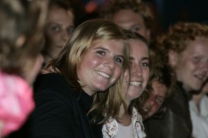 25-08-2005 SHOWBIZZ; BIG BROTHER IS BEGONNEN GISTEREN WAS DE KICK OFF IN AALSMEER. Chantal-Dido-Rob-Lieske-Ingrid-Roel-Joost-Linda-Menno-Tanja-Nathalie en Rikkert dat zijn de nieuwe bewoners van het prachtige Big Brother huis wat is gebouwd op het terrein van studio Aalsmeer. Vanavond sloot de deur achter de 12 deelnemers van de race om het grote geld. Na 3 maanden zullen we weten wie de gelukkige zal zijn en de buit mag ontvangen.Ruud de Wild en Bridget Maasland zullen gedurende deze periode de mensen zijn die ons elke dag op de hoogte gaan houden van wat er plaats vindt in het Big Brother huis.Ook de zwangere Tanja was vast beraden om in het huis te gaan bevallen.
foto: Albert den Iseger.