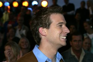 25-08-2005 SHOWBIZZ; BIG BROTHER IS BEGONNEN GISTEREN WAS DE KICK OFF IN AALSMEER. Chantal-Dido-Rob-Lieske-Ingrid-Roel-Joost-Linda-Menno-Tanja-Nathalie en Rikkert dat zijn de nieuwe bewoners van het prachtige Big Brother huis wat is gebouwd op het terrein van studio Aalsmeer. Vanavond sloot de deur achter de 12 deelnemers van de race om het grote geld. Na 3 maanden zullen we weten wie de gelukkige zal zijn en de buit mag ontvangen.Ruud de Wild en Bridget Maasland zullen gedurende deze periode de mensen zijn die ons elke dag op de hoogte gaan houden van wat er plaats vindt in het Big Brother huis.Ook de zwangere Tanja was vast beraden om in het huis te gaan bevallen.
foto: Albert den Iseger.
