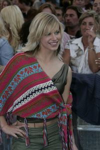 25-08-2005 SHOWBIZZ; BIG BROTHER IS BEGONNEN GISTEREN WAS DE KICK OFF IN AALSMEER. Chantal-Dido-Rob-Lieske-Ingrid-Roel-Joost-Linda-Menno-Tanja-Nathalie en Rikkert dat zijn de nieuwe bewoners van het prachtige Big Brother huis wat is gebouwd op het terrein van studio Aalsmeer. Vanavond sloot de deur achter de 12 deelnemers van de race om het grote geld. Na 3 maanden zullen we weten wie de gelukkige zal zijn en de buit mag ontvangen.Ruud de Wild en Bridget Maasland zullen gedurende deze periode de mensen zijn die ons elke dag op de hoogte gaan houden van wat er plaats vindt in het Big Brother huis.Ook de zwangere Tanja was vast beraden om in het huis te gaan bevallen.
foto: Albert den Iseger.