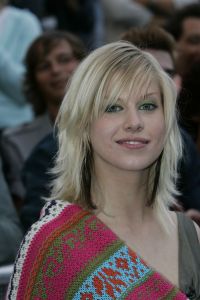 25-08-2005 SHOWBIZZ; BIG BROTHER IS BEGONNEN GISTEREN WAS DE KICK OFF IN AALSMEER. Chantal-Dido-Rob-Lieske-Ingrid-Roel-Joost-Linda-Menno-Tanja-Nathalie en Rikkert dat zijn de nieuwe bewoners van het prachtige Big Brother huis wat is gebouwd op het terrein van studio Aalsmeer. Vanavond sloot de deur achter de 12 deelnemers van de race om het grote geld. Na 3 maanden zullen we weten wie de gelukkige zal zijn en de buit mag ontvangen.Ruud de Wild en Bridget Maasland zullen gedurende deze periode de mensen zijn die ons elke dag op de hoogte gaan houden van wat er plaats vindt in het Big Brother huis.Ook de zwangere Tanja was vast beraden om in het huis te gaan bevallen.
foto: Albert den Iseger.