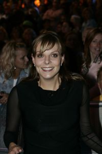 25-08-2005 SHOWBIZZ; BIG BROTHER IS BEGONNEN GISTEREN WAS DE KICK OFF IN AALSMEER. Chantal-Dido-Rob-Lieske-Ingrid-Roel-Joost-Linda-Menno-Tanja-Nathalie en Rikkert dat zijn de nieuwe bewoners van het prachtige Big Brother huis wat is gebouwd op het terrein van studio Aalsmeer. Vanavond sloot de deur achter de 12 deelnemers van de race om het grote geld. Na 3 maanden zullen we weten wie de gelukkige zal zijn en de buit mag ontvangen.Ruud de Wild en Bridget Maasland zullen gedurende deze periode de mensen zijn die ons elke dag op de hoogte gaan houden van wat er plaats vindt in het Big Brother huis.Ook de zwangere Tanja was vast beraden om in het huis te gaan bevallen.
foto: Albert den Iseger.