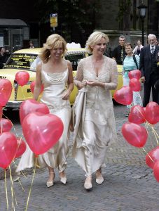 14-08-2005 SHOWBIZZ: CLAUDIA DE BREIJ EN CONNY KRAAIJEVELD ZIJN GETROUWD. Claudia de Breij bekend van het Theater en van het programma Laat bij de Vara is gisteren getrouwd met haar grote liefde Conny. Het huwelijk werd gesloten in het Academiegebouw van de Universiteit van Utrecht.De burgermeester van Utrecht Mevr.A.H.Brouwer-Kort sloot het huwelijk van het verliefde stel. Vele bekenden uit de radio en tv wereld waren aanwezig en genoten daarna van een hapje en een stevige borrel. 
Foto: Albert den Iseger
