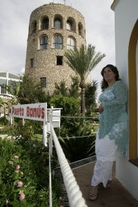 26-08-2005 SHOWBIZZ; NATHALIE HAZES VERTELT HAAR VERHAAL IN MARBELLA SPANJE: Nathalie Hazes met zoon Duncan en man Remco zijn op vakantie in Spanje op uitnodiging van weekblad Prive.Nathalie vertelt alles over haar relatie met vader Andre en alles over delaatste jaren van de onvergetelijke hitzanger.
foto: Albert den Iseger.