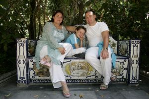 26-08-2005 SHOWBIZZ; NATHALIE HAZES VERTELT HAAR VERHAAL IN MARBELLA SPANJE: Nathalie Hazes met zoon Duncan en man Remco zijn op vakantie in Spanje op uitnodiging van weekblad Prive.Nathalie vertelt alles over haar relatie met vader Andre en alles over delaatste jaren van de onvergetelijke hitzanger.
foto: Albert den Iseger.