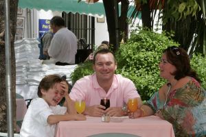26-08-2005 SHOWBIZZ; NATHALIE HAZES VERTELT HAAR VERHAAL IN MARBELLA SPANJE: Nathalie Hazes met zoon Duncan en man Remco zijn op vakantie in Spanje op uitnodiging van weekblad Prive.Nathalie vertelt alles over haar relatie met vader Andre en alles over delaatste jaren van de onvergetelijke hitzanger.
foto: Albert den Iseger.