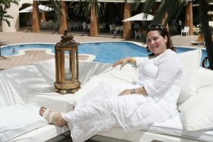26-08-2005 SHOWBIZZ; NATHALIE HAZES VERTELT HAAR VERHAAL IN MARBELLA SPANJE: Nathalie Hazes met zoon Duncan en man Remco zijn op vakantie in Spanje op uitnodiging van weekblad Prive.Nathalie vertelt alles over haar relatie met vader Andre en alles over delaatste jaren van de onvergetelijke hitzanger.
foto: Albert den Iseger.