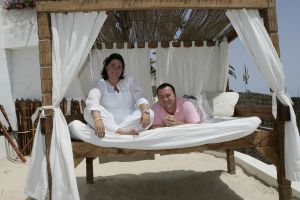 26-08-2005 SHOWBIZZ; NATHALIE HAZES VERTELT HAAR VERHAAL IN MARBELLA SPANJE: Nathalie Hazes met zoon Duncan en man Remco zijn op vakantie in Spanje op uitnodiging van weekblad Prive.Nathalie vertelt alles over haar relatie met vader Andre en alles over delaatste jaren van de onvergetelijke hitzanger.
foto: Albert den Iseger.