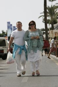 26-08-2005 SHOWBIZZ; NATHALIE HAZES VERTELT HAAR VERHAAL IN MARBELLA SPANJE: Nathalie Hazes met zoon Duncan en man Remco zijn op vakantie in Spanje op uitnodiging van weekblad Prive.Nathalie vertelt alles over haar relatie met vader Andre en alles over delaatste jaren van de onvergetelijke hitzanger.
foto: Albert den Iseger.