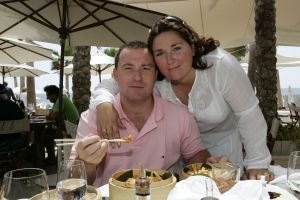 26-08-2005 SHOWBIZZ; NATHALIE HAZES VERTELT HAAR VERHAAL IN MARBELLA SPANJE: Nathalie Hazes met zoon Duncan en man Remco zijn op vakantie in Spanje op uitnodiging van weekblad Prive.Nathalie vertelt alles over haar relatie met vader Andre en alles over delaatste jaren van de onvergetelijke hitzanger.
foto: Albert den Iseger.