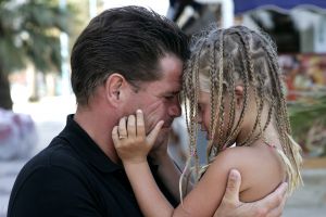 11-08-2005 SHOWBIZZ;WOLTER KROES OP VAKANTIE MET ZIJN  EX VROUW EN KINDEREN.
Wolter Kroes samen met ex vrouw Linda en kinderen Pamela en Woltertje heerlijk op vakantie in Spanje. Na een zeer druk jaar even rust en ontspanning voor Wolter en zijn familie.
Foto; Albert den Iseger.