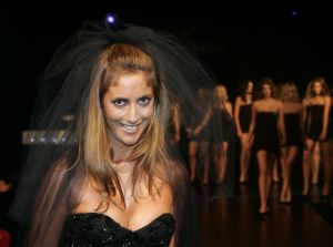 26-08-2006 SHOWBIZZ; EERSTE MODESHOW VAN STYLISTE EN FASHION DIRECTOR DANIE BLES. In Huis ter Duin te Noordwijk gaf Danie met meer dan 20 modellen een spetterende modeshow van vele kleding merken. Er was erg veel belangstelling en Danie en haar team kunnen terugblikken op een geslaagd evenement tijdens The Summer Fair van het blad Jacky\'s.
foto: Albert den Iseger.