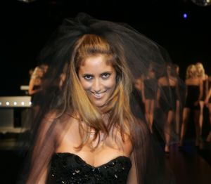 26-08-2006 SHOWBIZZ; EERSTE MODESHOW VAN STYLISTE EN FASHION DIRECTOR DANIE BLES. In Huis ter Duin te Noordwijk gaf Danie met meer dan 20 modellen een spetterende modeshow van vele kleding merken. Er was erg veel belangstelling en Danie en haar team kunnen terugblikken op een geslaagd evenement tijdens The Summer Fair van het blad Jacky\'s.
foto: Albert den Iseger.