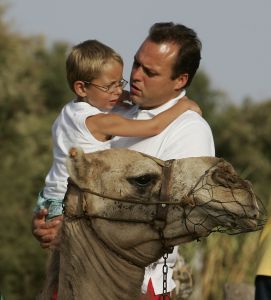 13-08-2006 SHOWBIZZ; FRANS BAUER EN FAMILIE OP VAKANTIE IN SPANJE. Frans_ Mariska en de kinderen waren heerlijk op vakantie op de Canarische Eilanden. Na een zeer drukke periode voor Frans was het tijd om te genieten van zijn gezin.Wij waren erbij en maakte een prachtige fotoreportage. Deze week het exclusieve verhaal in de Prive.
foto: Albert den Iseger.