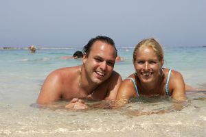 13-08-2006 SHOWBIZZ; FRANS BAUER EN FAMILIE OP VAKANTIE IN SPANJE. Frans_ Mariska en de kinderen waren heerlijk op vakantie op de Canarische Eilanden. Na een zeer drukke periode voor Frans was het tijd om te genieten van zijn gezin.Wij waren erbij en maakte een prachtige fotoreportage. Deze week het exclusieve verhaal in de Prive.
foto: Albert den Iseger.