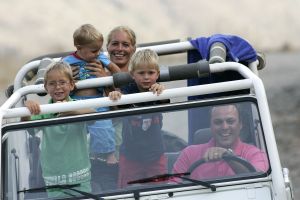 13-08-2006 SHOWBIZZ; FRANS BAUER EN FAMILIE OP VAKANTIE IN SPANJE. Frans_ Mariska en de kinderen waren heerlijk op vakantie op de Canarische Eilanden. Na een zeer drukke periode voor Frans was het tijd om te genieten van zijn gezin.Wij waren erbij en maakte een prachtige fotoreportage. Deze week het exclusieve verhaal in de Prive.
foto: Albert den Iseger.