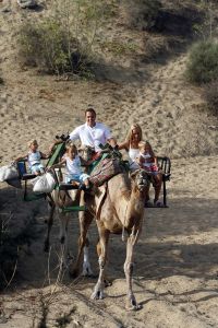 13-08-2006 SHOWBIZZ; FRANS BAUER EN FAMILIE OP VAKANTIE IN SPANJE. Frans_ Mariska en de kinderen waren heerlijk op vakantie op de Canarische Eilanden. Na een zeer drukke periode voor Frans was het tijd om te genieten van zijn gezin.Wij waren erbij en maakte een prachtige fotoreportage. Deze week het exclusieve verhaal in de Prive.
foto: Albert den Iseger.