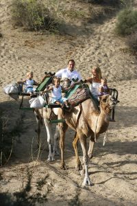 13-08-2006 SHOWBIZZ; FRANS BAUER EN FAMILIE OP VAKANTIE IN SPANJE. Frans_ Mariska en de kinderen waren heerlijk op vakantie op de Canarische Eilanden. Na een zeer drukke periode voor Frans was het tijd om te genieten van zijn gezin.Wij waren erbij en maakte een prachtige fotoreportage. Deze week het exclusieve verhaal in de Prive.
foto: Albert den Iseger.