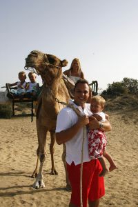 13-08-2006 SHOWBIZZ; FRANS BAUER EN FAMILIE OP VAKANTIE IN SPANJE. Frans_ Mariska en de kinderen waren heerlijk op vakantie op de Canarische Eilanden. Na een zeer drukke periode voor Frans was het tijd om te genieten van zijn gezin.Wij waren erbij en maakte een prachtige fotoreportage. Deze week het exclusieve verhaal in de Prive.
foto: Albert den Iseger.